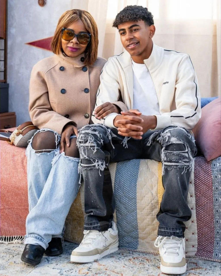 Lamine Yamal with his mother
