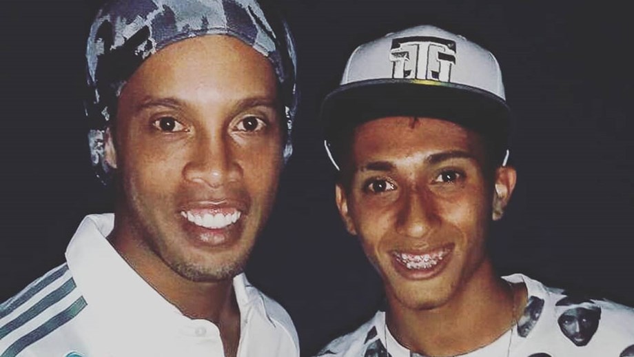 Raphinha with his idol Ronaldinho
