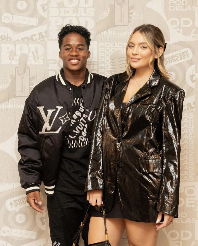 Endrick and his girlfriend Gabriely Miranda signed a relationship contract