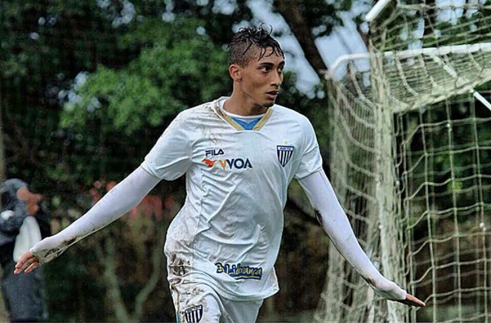 Young Raphinha playing for Avaí Futebol Clube in Brazil